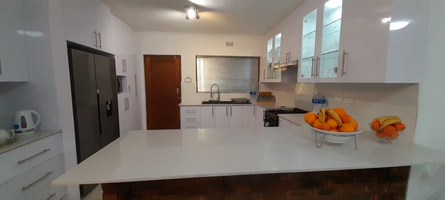 4 Bedroom Property for Sale in Gordon Strand Estate Western Cape